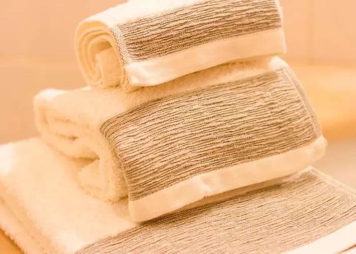 Cosy Sunny Flat Between Center And