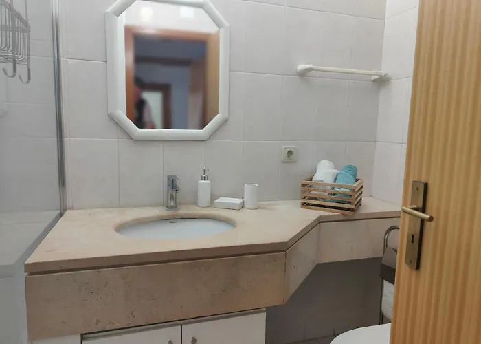 Cosy Sunny Flat Between Center And