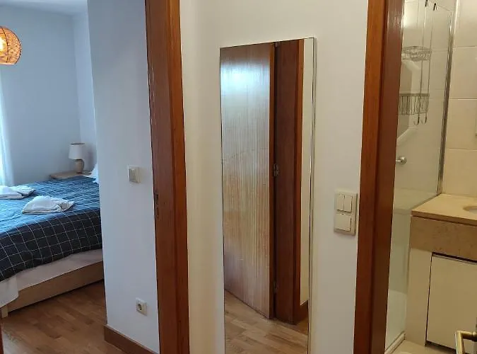 아파트 Cosy Sunny Flat Between Center And