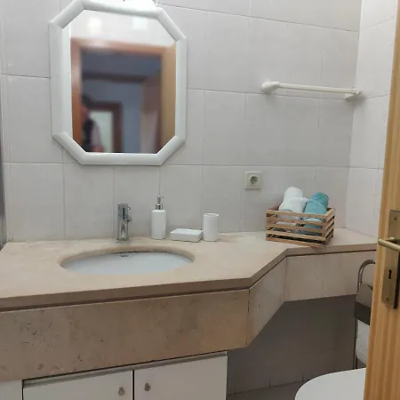 Cosy Sunny Flat Between Center And